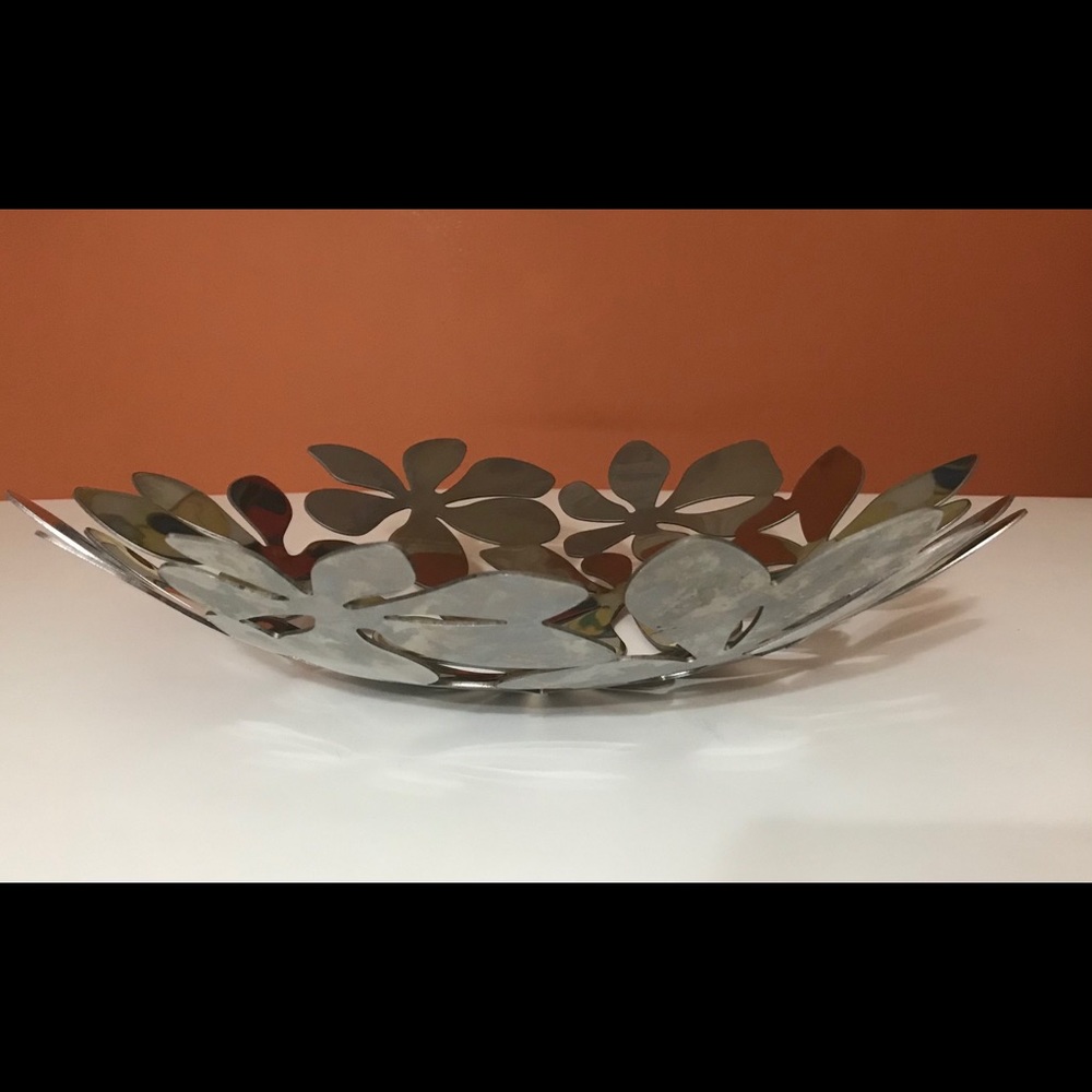 🌱🌱Stainless Steel Stockholm Bowl/Vase, 17x17x4”